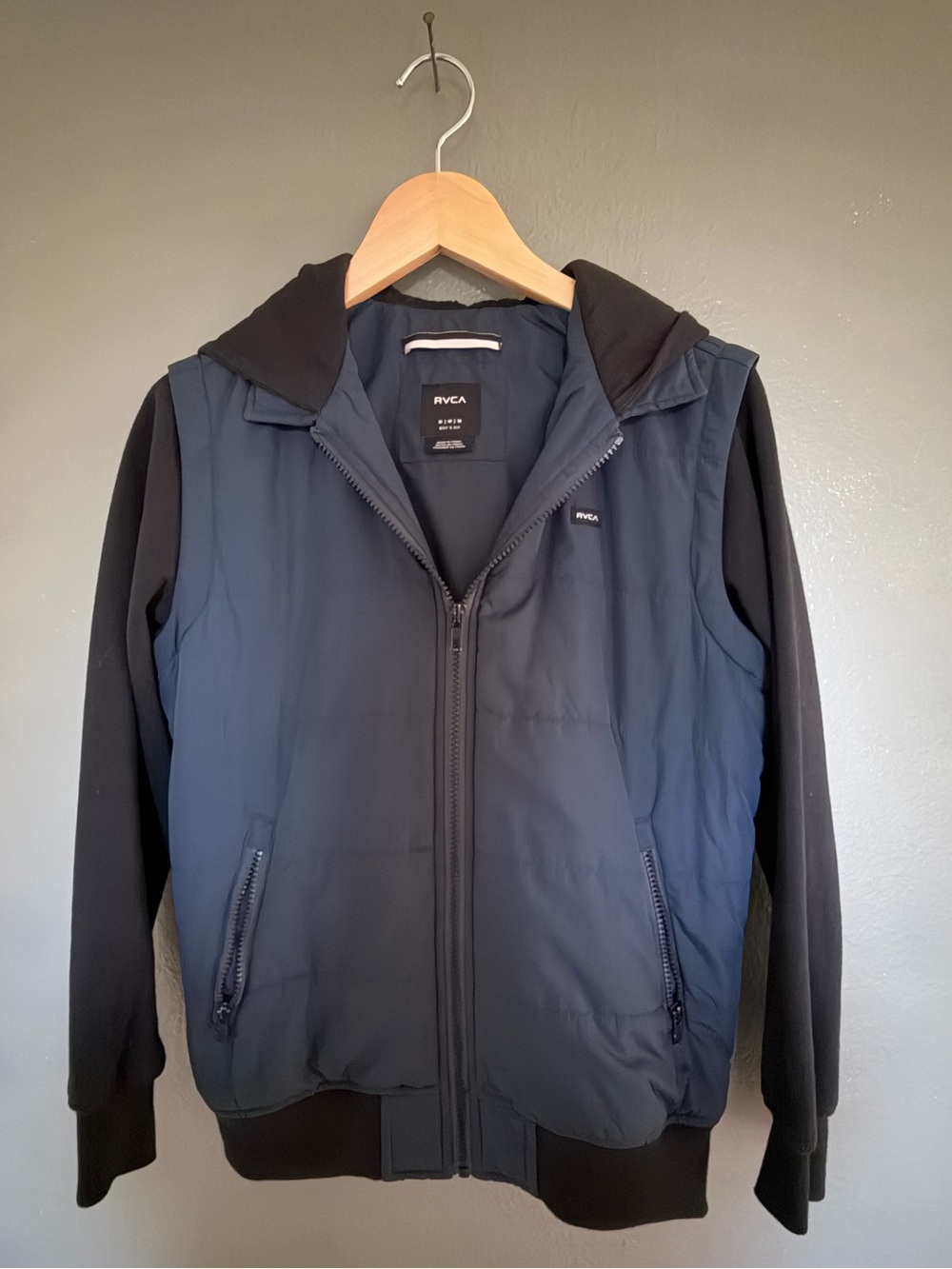RVCA Boy’s  Black & Navy Hooded Puffer Jacket Boys Medium